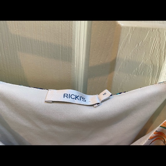 Ricki’s flowy blouse - Picture 3 of 3